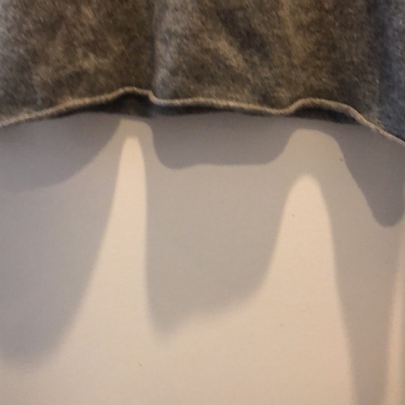 J-Crew Cashmere Sweater, size M, Solid gray not Heather gray like on model - Picture 6 of 7